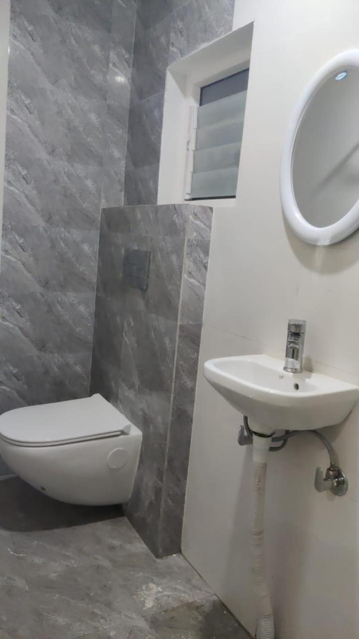 Royal Inn Ґувахаті Екстер'єр фото